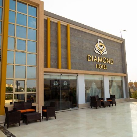 Diamond Land Hotel เท็นธ์ออฟรอมฎอนซิตี้ ภายนอก รูปภาพ