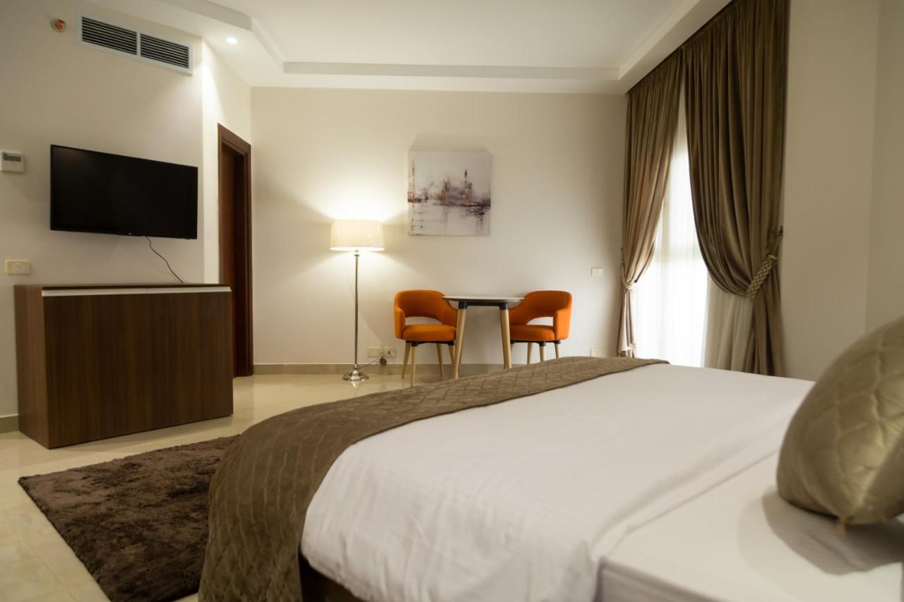Diamond Land Hotel เท็นธ์ออฟรอมฎอนซิตี้ ภายนอก รูปภาพ